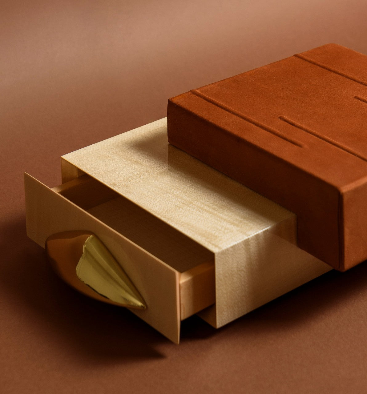 GEMINI Box Curly Maple