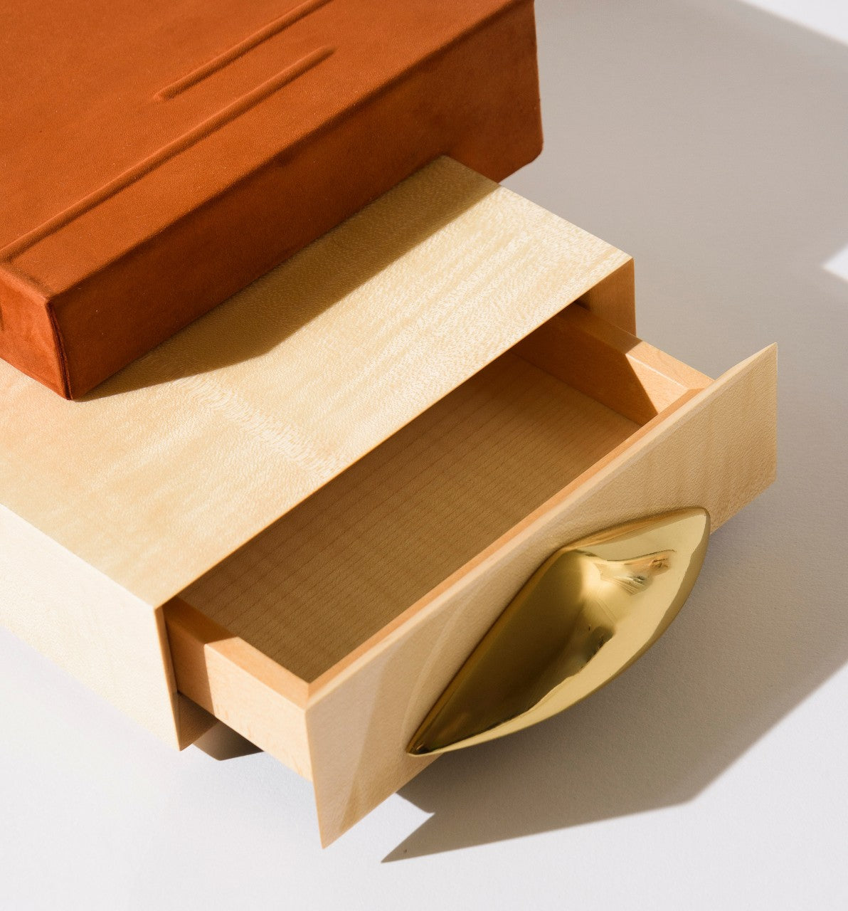 GEMINI Box Curly Maple